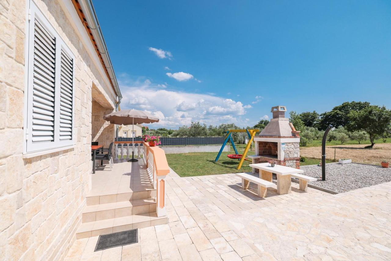 Villa Stone House With Pool Нин Экстерьер фото