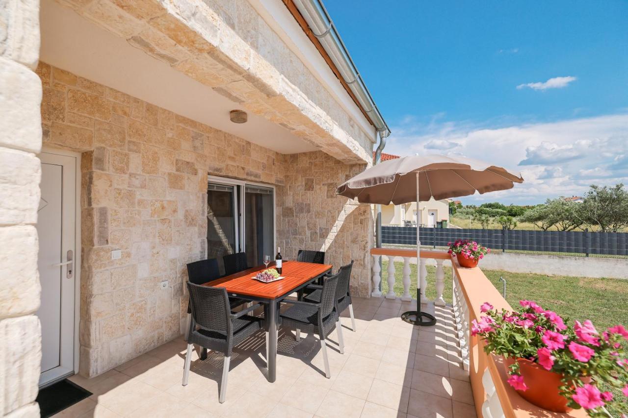Villa Stone House With Pool Нин Экстерьер фото